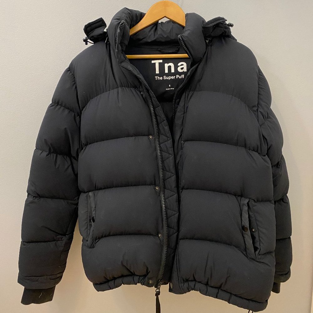 Aritzia TNA Super Puff Black Jacket